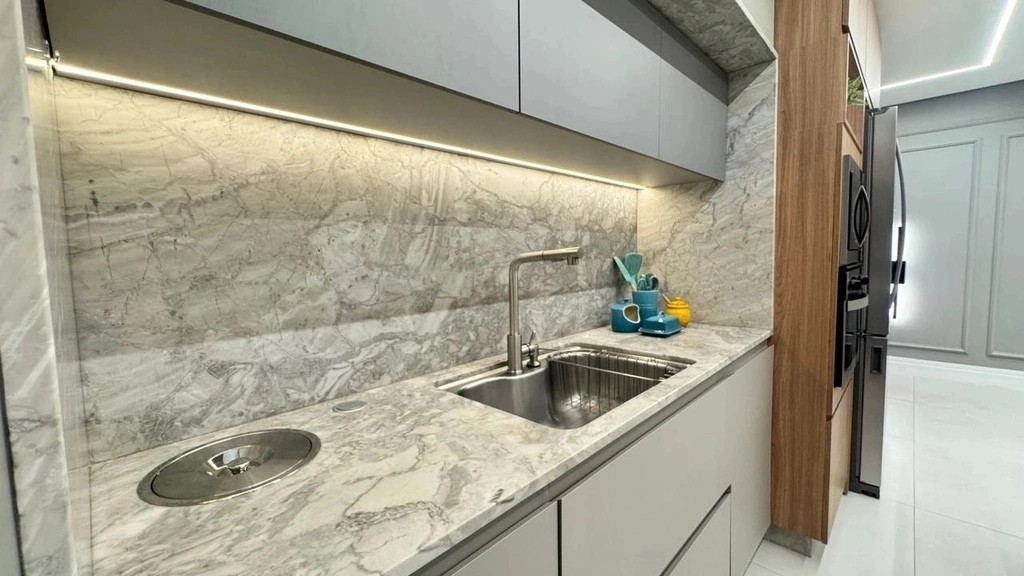 Apartamento Alto Padrão no bairro Pedra Branca: 103m² com Mobília e Sofisticação Atemporal