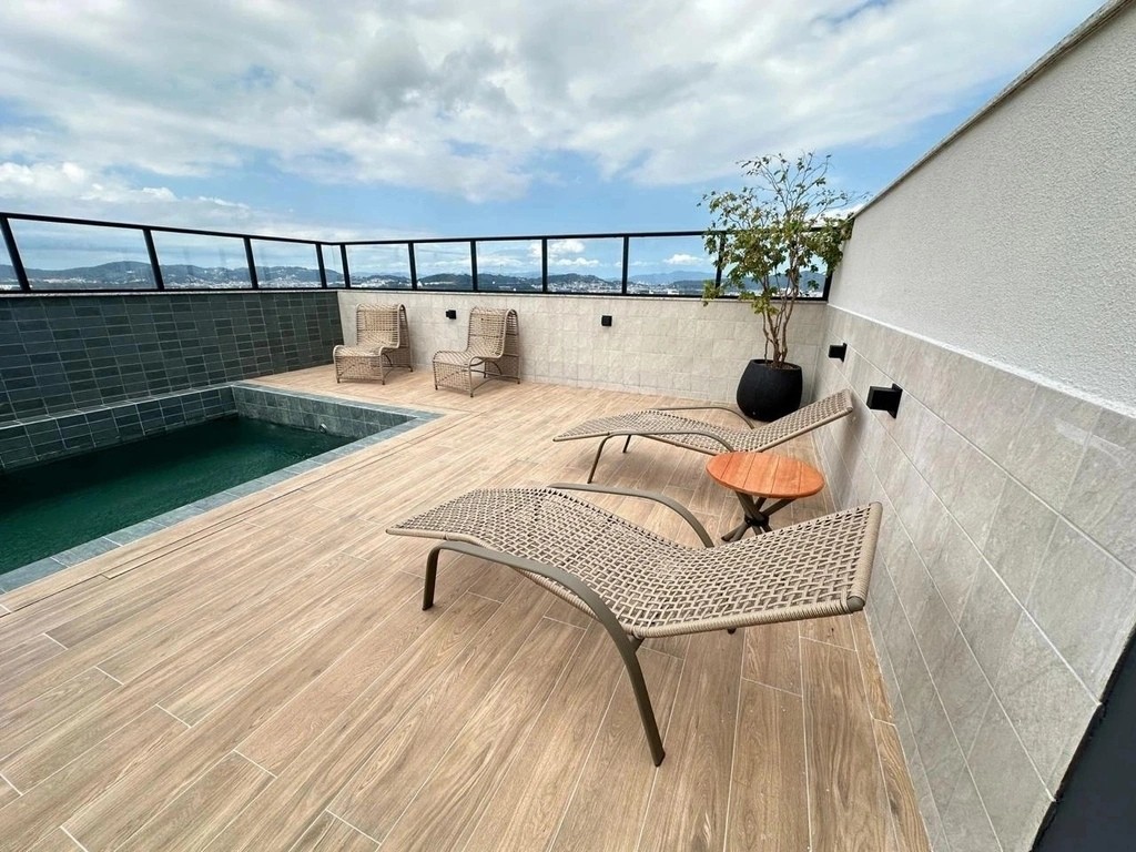 Apartamento Alto Padrão no bairro Pedra Branca: 103m² com Mobília e Sofisticação Atemporal